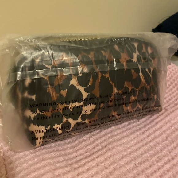 cosmetics bag - Picture 2 of 3